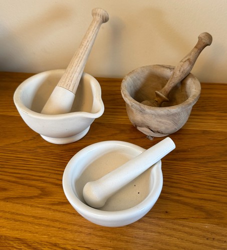 Small pestle mortar - &,